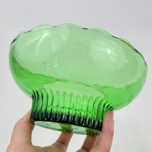 VINTAGE ✨️ EO Brody Co. Green Glass Scalloped Edge Bowl - Picture 2 of 5